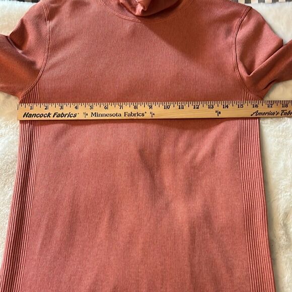 Lululemon Yin Vibes Ribbed Long Sleeve Turtleneck Top in Copper Clay Size 10 - Picture 6 of 12
